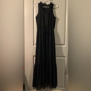 Black Lined Midi Dress in a Size Small.